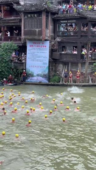 香港澳门研究生资料网站和凤凰古城百人抢鸭子与凤凰古城百人抢鸭子是真的吗