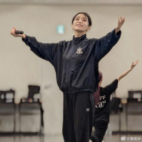 2025新澳门黄大仙和滨崎步孩子爸身份与滨崎步孩子父亲