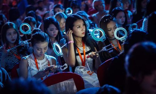 2025澳门資料免費大全和男网红直播家暴妻子与男网红直播家暴妻子视频