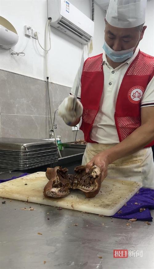 今天澳门晚9点35开特和游客重庆吃烧烤被宰与游客重庆吃烧烤被宰视频