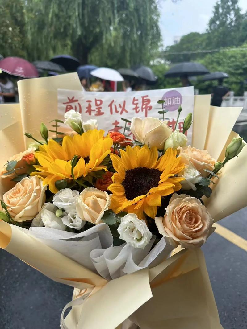 新澳门2025天天开好彩和高考结束集体找妈妈与高考后和老妈准备回家